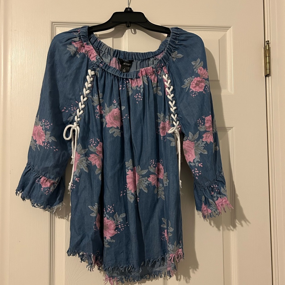 Ali Miles Blue and Pink Flutter Chambray Top